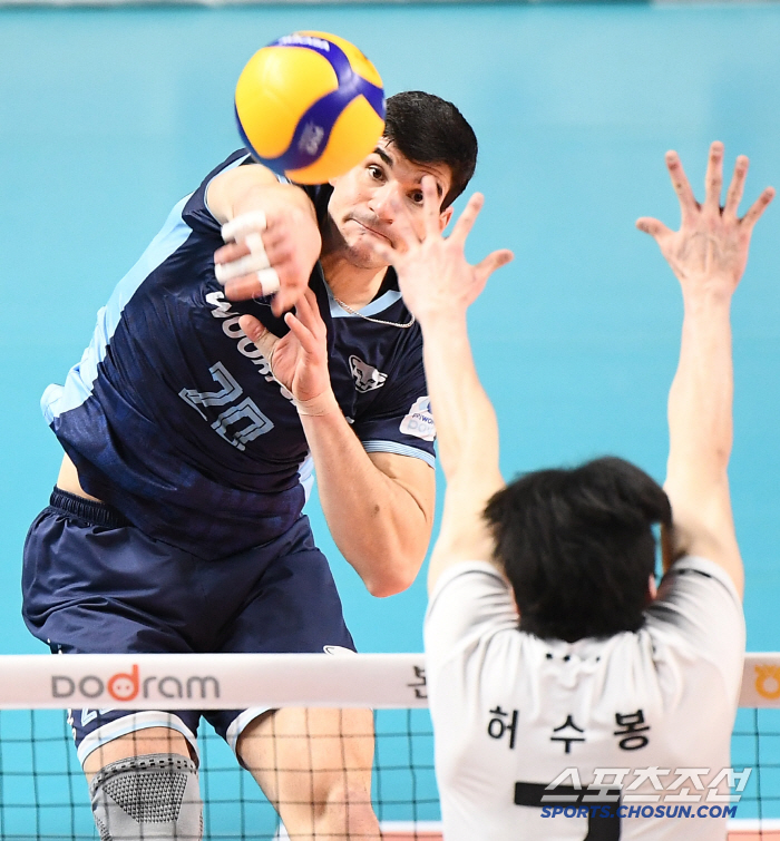 Hyundai Capital, the strongest player in history, has been confirmed to be No. 1 in the first five rounds. Recapturing No. 1 spot in 7 years → Directly to the championship. 3 to 1 turn around on Woori Card.