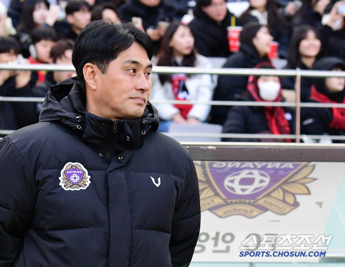 Welcome, it's your first time doing part one, right? Anyang coach Yoo Byung-hoon, who is at a fast tempo in Seoul