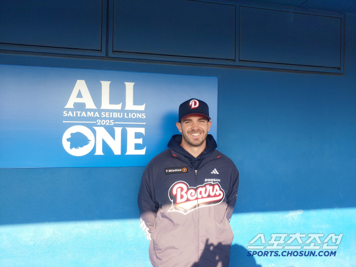 Hey, general manager, I'm throwing 2 innings today. I've never seen a foreigner like this before → But he's also good at baseball. 