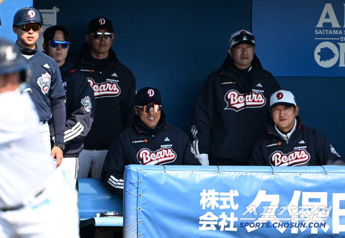 Hey, general manager, I'm throwing 2 innings today. I've never seen a foreigner like this before → But he's also good at baseball. 