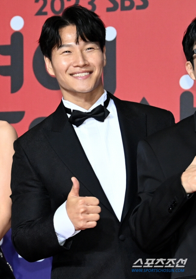 Kim Jong-kook's food waste is a waste of water tax to be refrigerated and disposed of..Trashhouse consternation (Running Man)