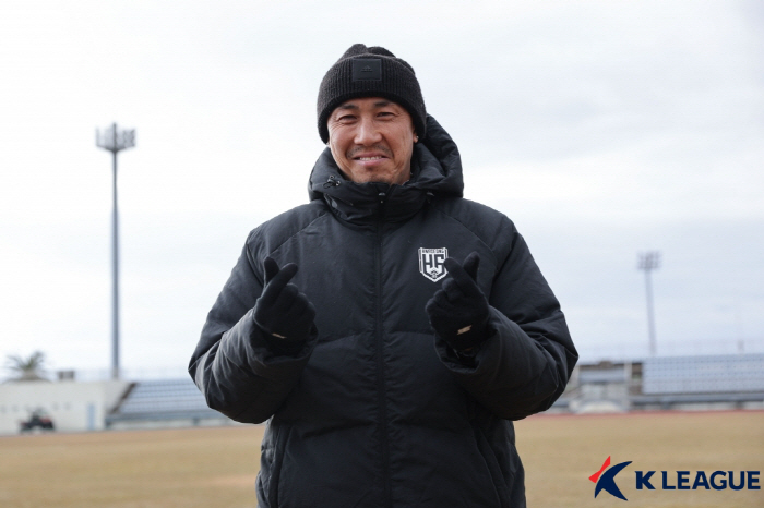 Leadership of Empathy Cha Du-ri Hwaseong's professional debut father hasn't sat on the bench, has he?Soccer is more about people than tactics. 