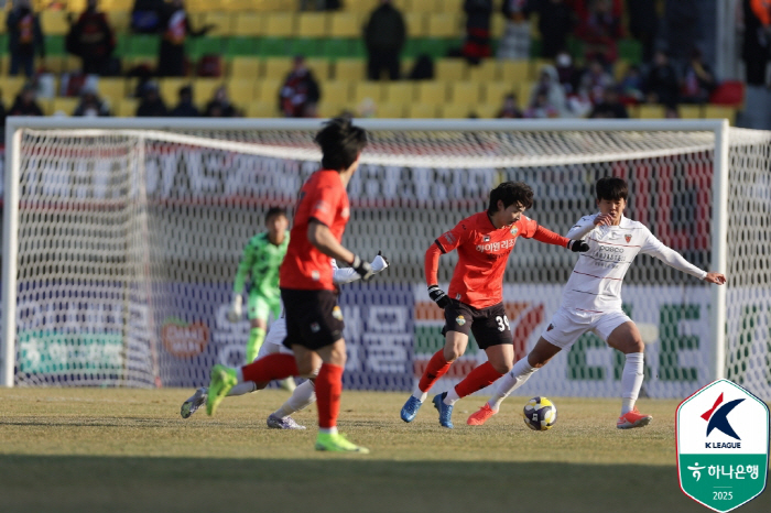 Forget Yang Min-hyuk. Lee Ji-ho, Gangwon Manjitman, K-League debut goal multi-goal explosion! Gangwon 21 come-from-behind wins over Pohang first win under Jung Kyung-ho's system