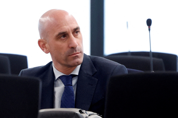 Three-year suspension of the Spanish Association President's qualification and withdrawal of the order to ban access...Hermoso's heart goes out, and I hope it's an important precedent