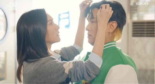  Kim Dongwan, Yoo Inyoung made me bleed...Why are you doing this to me! (Five Eagle brothers)