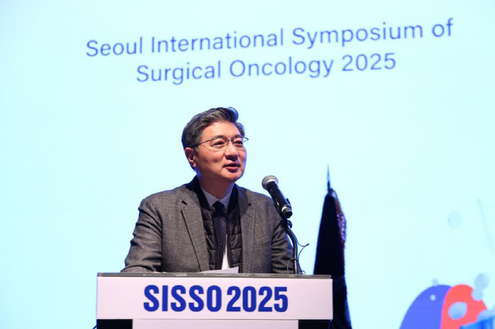 Professor Baek Jeong-heum of Gachon University Gil Hospital was inaugurated as president of the Korean Society of Oncology Surgeons