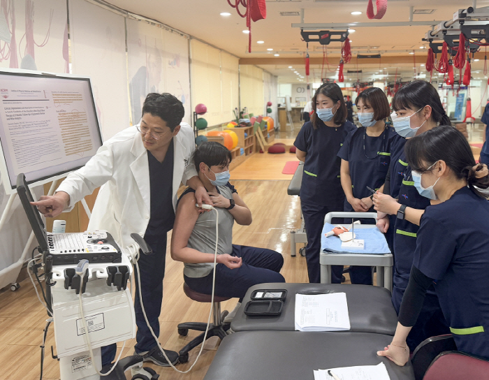 Holding a conference for medical staff of the physical therapy team at Himchan Hospital in Busan...Strengthen cooperation with the medical department