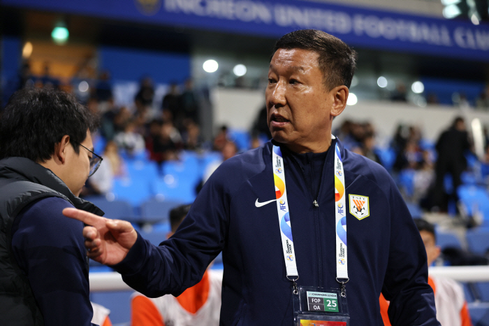 I heard the players are sick? Four days after the cancellation of the match against Ulsan, the league's opening game was intact in Shandong…Was it because of Chun Doo-hwan's portrait