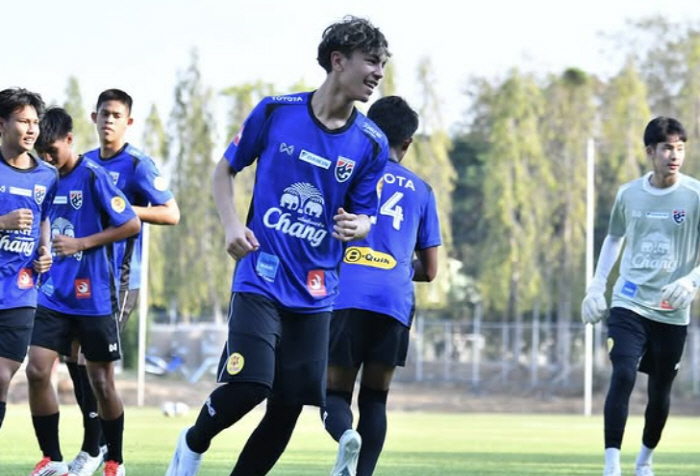 Thai soccer is going crazy! Manchester United's 7th Thai national team joined in a surprise move...Competition to win the U17 Asian Cup in April