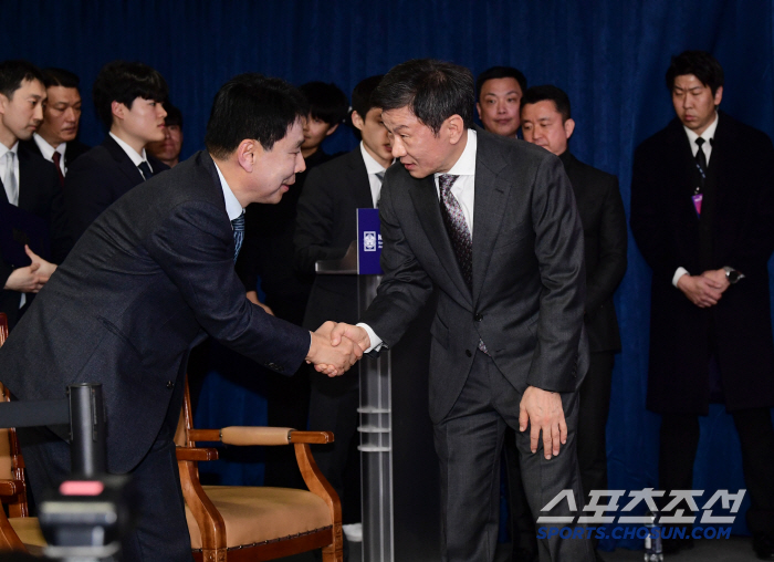 Chairman Chung Mong-gyu Smiles With Overwhelming Victory, Communicates the Topic of a Fourth Term 