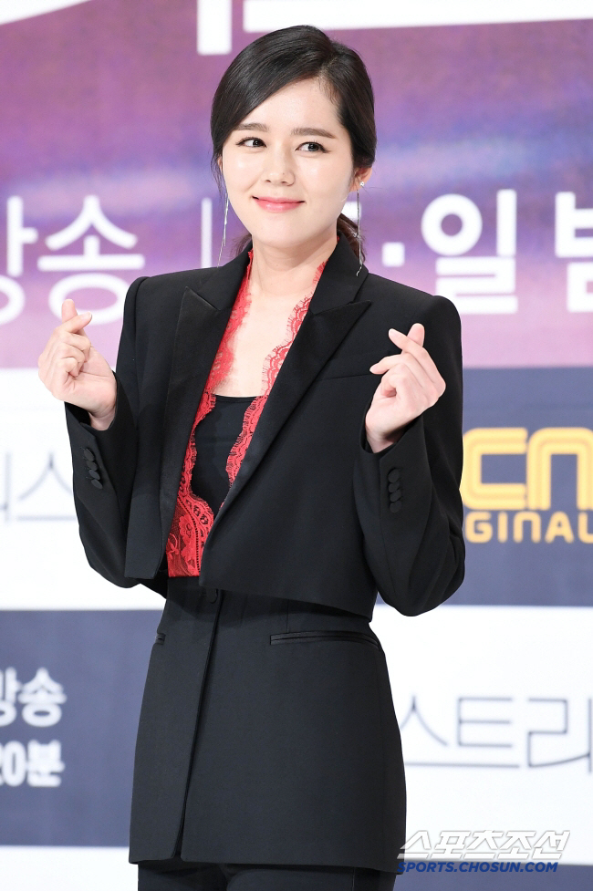 Han Ga-in, you don't catch kids who are wronged by the misunderstanding of your mom. They're not the ones who tell you to study. (U-Quiz) 