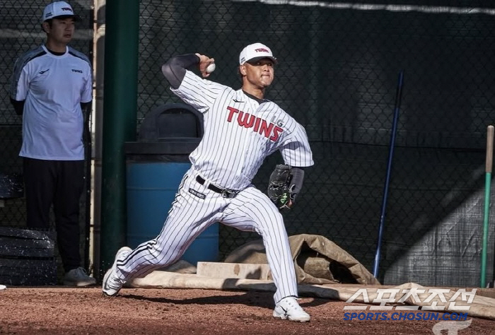 He will meet Kim Do-young from the beginning of Chirinos, the winning contractor who was brought after throwing away 13 wins. On the 26th, he will start his first practice game against KIA