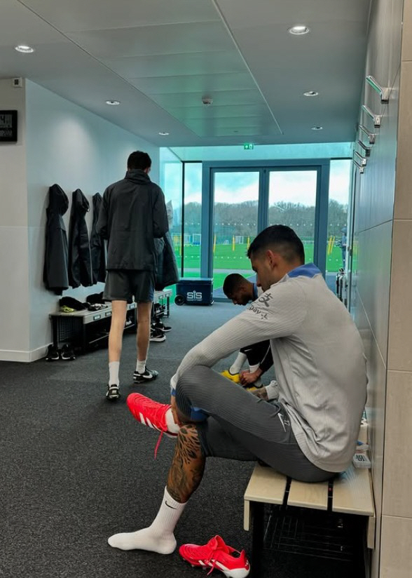Heungmin waited a long time, right? Romero, vice captain, finally returns to training...Postecoglou is serious about winning Europa on the 7th and 10th