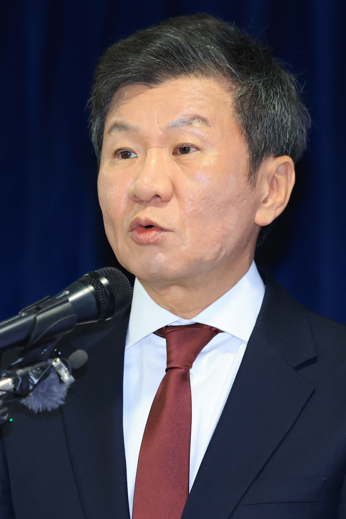 It ended in the first round of voting Chung Mong-gyu, overwhelmingly supportive KFA Chairman, succeeded in his fourth term...156 votes out of 182 votes cast, 85.7% support