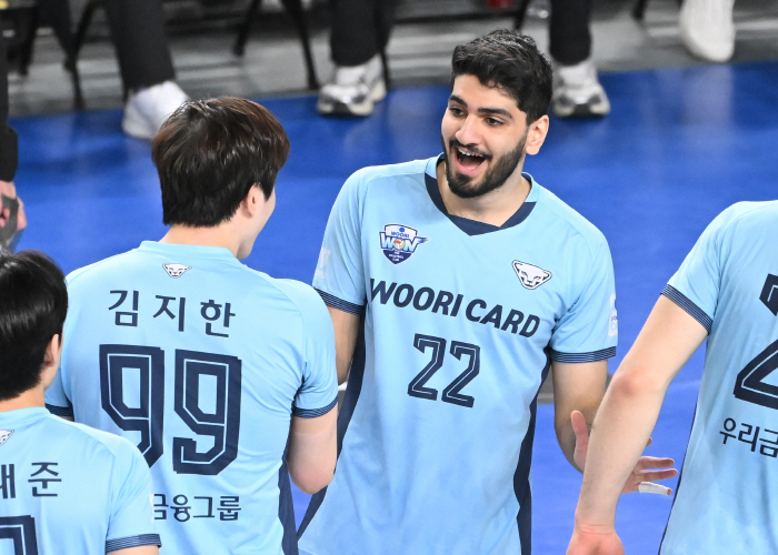 It's not over yet! Ali 22 points → Park Jun-hyuk's 8-block Woori Card confirmed the first place after a full set battle, catching Hyundai and hoping for spring volleyball. 