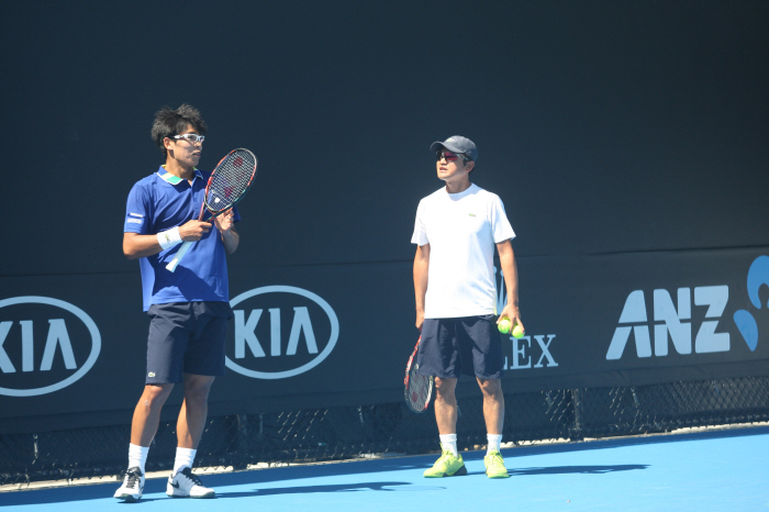  Yoon Yong-il as the full-time coach of the future national tennis team...I will help the candidates become tour players