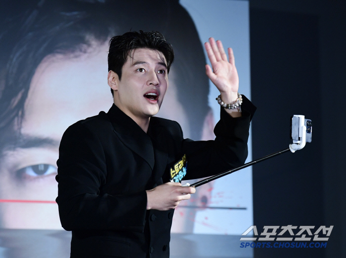  Kang Ha-neul's live streaming starts the production briefing session