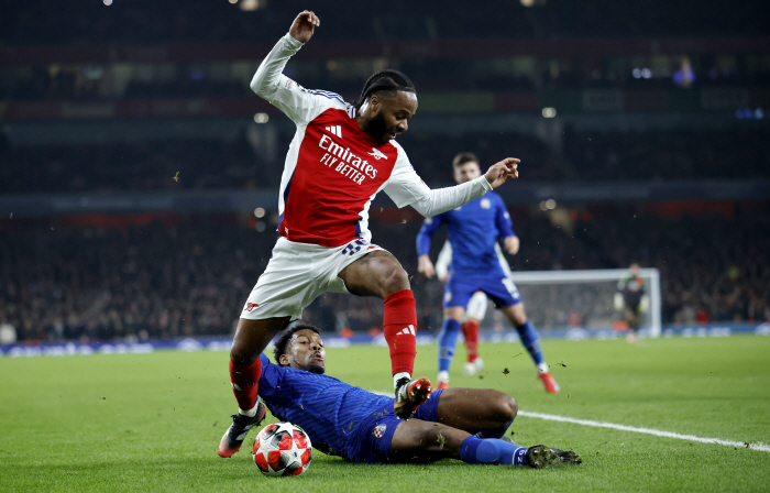 Arsenal are going down to this point, sending out Sterling on loan. Chelsea is likely to return