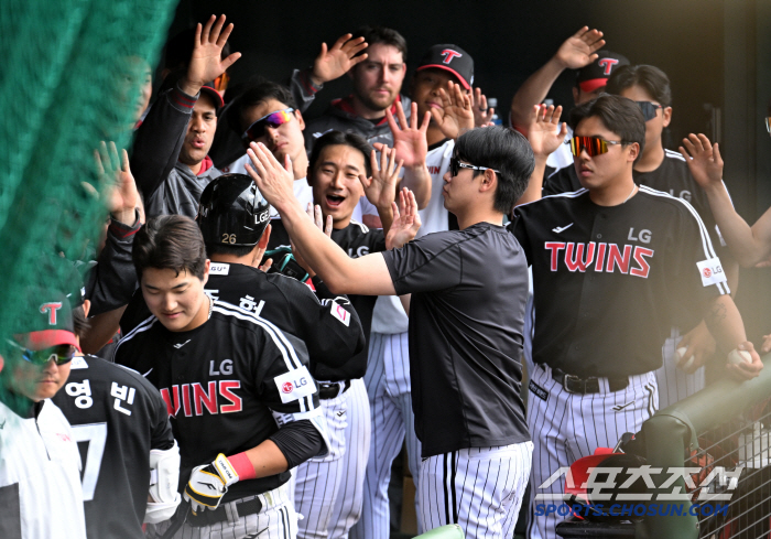 Chirinos 151km and Kim Youngwoo 154km perfect. LG came from behind to win 3-1. The winner KIA's 3 mistakes self-destruction 
