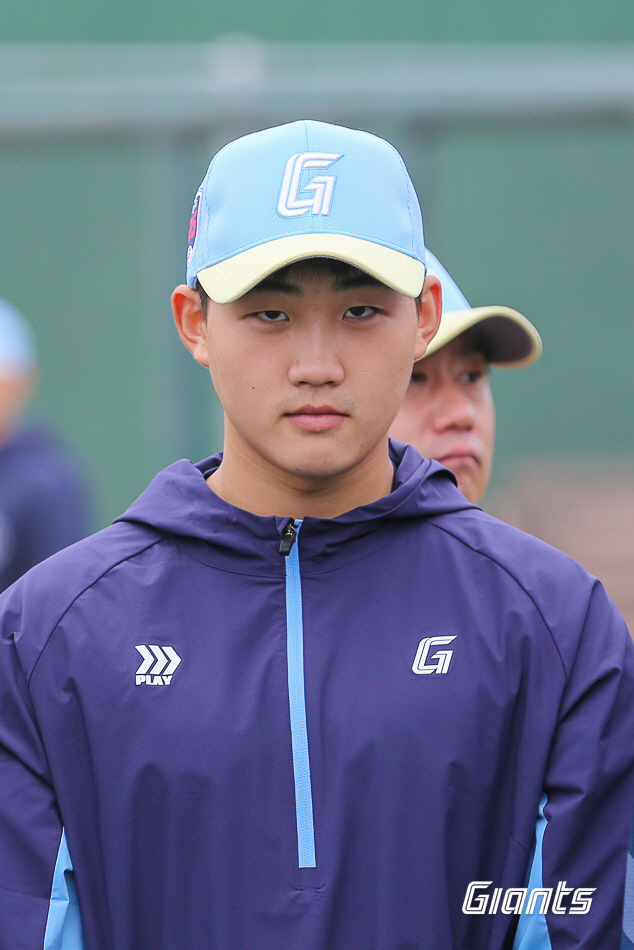 Japan's Moon Dongju is scary! 300 million rookie Kim Tae-hyun's debut game good pitching → Gunpil Cho Se-jin's timely hit...Lotte's Defeat Against Orix 