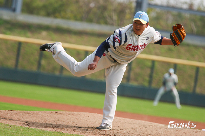 Japan's Moon Dongju is scary! 300 million rookie Kim Tae-hyun's debut game good pitching → Gunpil Cho Se-jin's timely hit...Lotte's Defeat Against Orix 