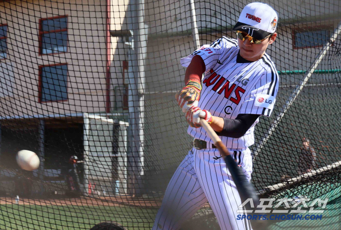 The main players know how to play, starting with the raspy routine baseball practice game 