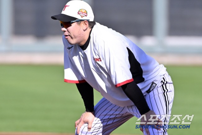 The main players know how to play, starting with the raspy routine baseball practice game 