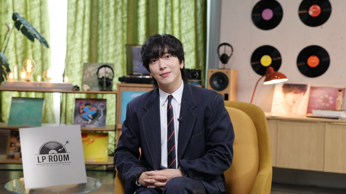 CNBLUE’s Jung Yong-hwa Launches Music Talk Show ‘LP Room’ 