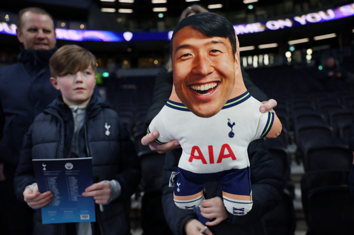 Oh, I should've floated it! Son Heung-min's replacement card fiasco, and Golden Chance, the equalizer against Manchester City, failed. Tottenham's 4th win in a row frustrated, 01 defeat to Manchester City