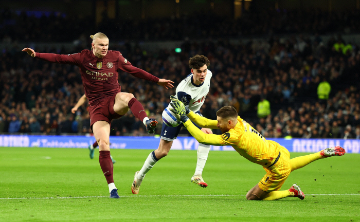 Oh, I should've floated it! Son Heung-min's replacement card fiasco, and Golden Chance, the equalizer against Manchester City, failed. Tottenham's 4th win in a row frustrated, 01 defeat to Manchester City