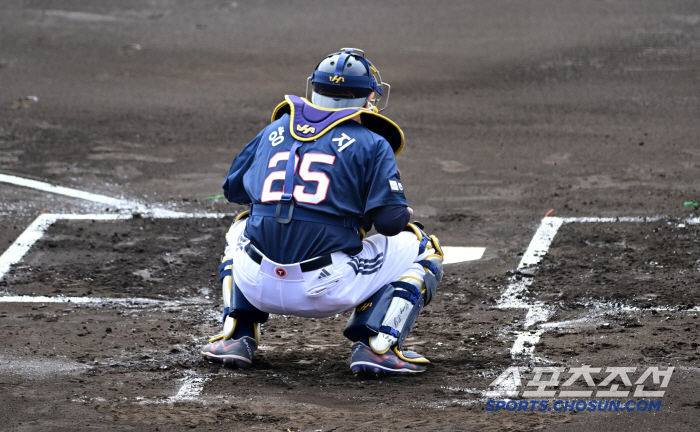 Overwhelmed batters and deleted 3 innings KBO's best catcher Yang Eui-ji and strong ball power Jack Rogue 