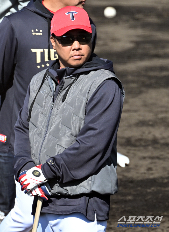 To be confirmed before the exhibition game for the fifth starter. Director Lee Bum-ho's announcement was followed by Kim Do-hyun and Hwang Dong-ha's LG match (Okinawa Field)