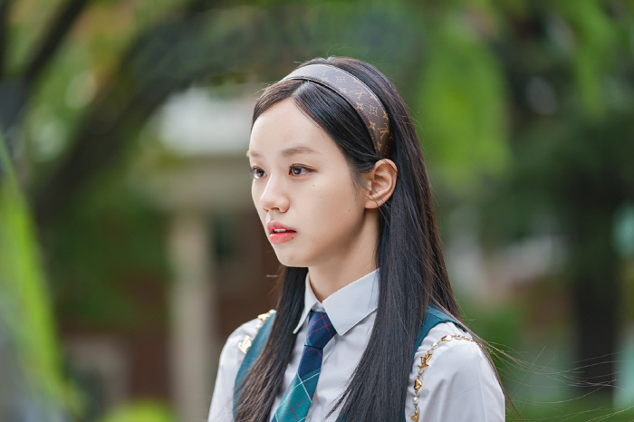 Hyeri’s Captivating Performance in ‘Friendly Rivalry’ Wins Viewers’ Hearts