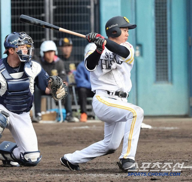 The second consecutive timely hit against Doosan, Softbank high school rookie coached by Ichiro, and the coach is shocking (Min Chang-ki's Japanese baseball)