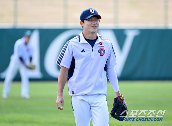 Director Lee Seung-yeop gave encouragement with a big smile the day after the shock therapy. 