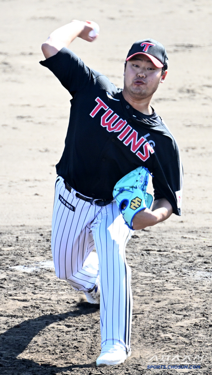 It was Kim Young-woo if he won, but Heo Jun-hyuk and KKK in the 50th to 9th inning.From the practice game to the regular season. Why LG's bullpen's strong ball drive? 