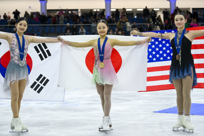 Junior World, last medal → No regrets, figure skating future Shin Ji-ah, silver medal for the first four years in a row...7th place → 2nd place twist