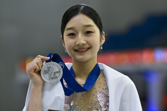 Junior World, last medal → No regrets, figure skating future Shin Ji-ah, silver medal for the first four years in a row...7th place → 2nd place twist