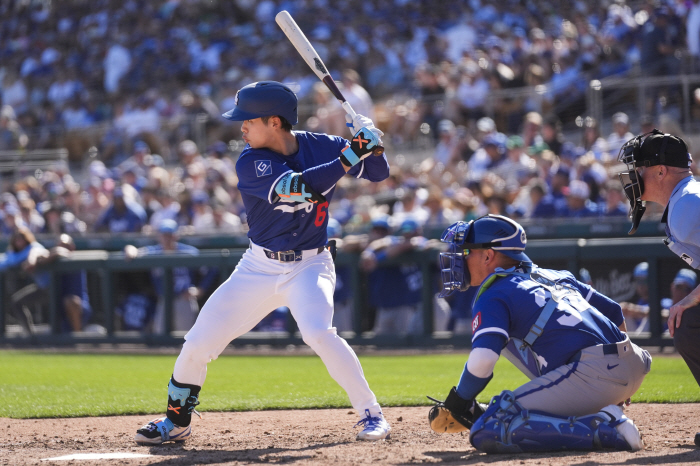 Kim Hye-sung finally exploded with his first home run! Roberts was the most enthusiastic, Lee Jung-hoo also had two hits and an RBI fight in LAD 65 SF