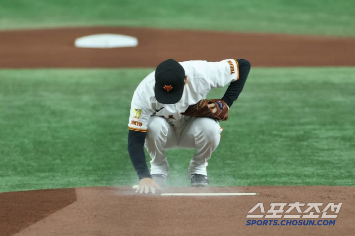 Will the path of honor finally open...197 wins in total, two scoreless innings without four pitches by Tanaka, handling a monster Murakami fly ball to left field 