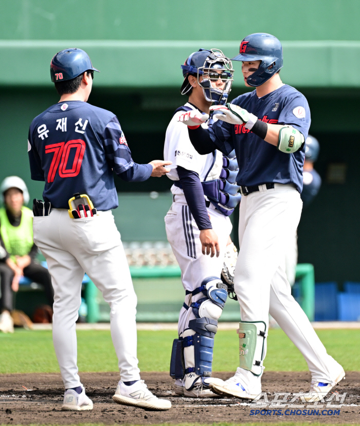 Wriggling big gun instinct No. 1 hitter's clean-up transformation → Coach Kim Tae-hyung's second year, Yoon Dong-hee's central deployment is a good move