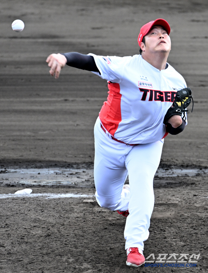 15 hits exploded to KT, the favorite, and won 6-2. Miso Ji-eun and Lee Beom-ho will challenge for the second consecutive time