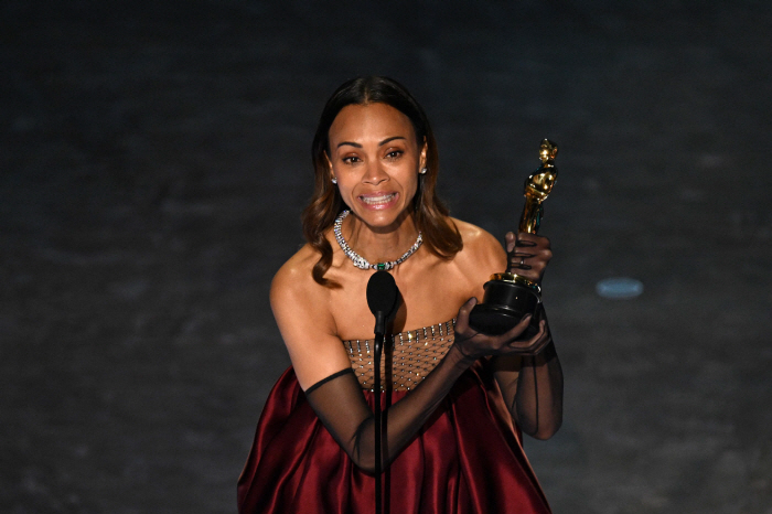  Joe Saldana Tears Immigrant's Daughter Wins First Oscar Supporting Actor, Hope I'm Not the Last