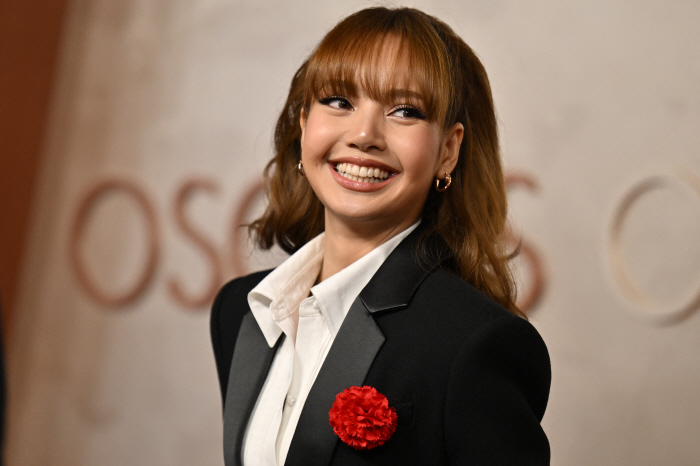 Lisa Becomes First K-Pop Star to Perform at the Oscars