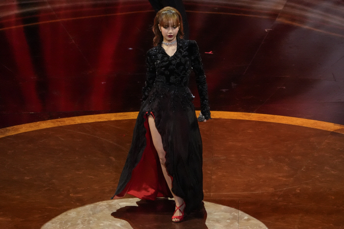 Lisa Becomes First K-Pop Star to Perform at the Oscars