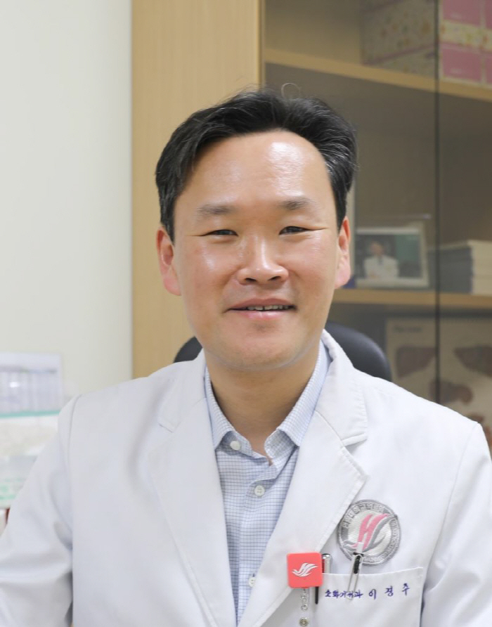 Abdominal pain, fever, suspected bile duct stones when eating greasy food...Too much dieting is also the cause