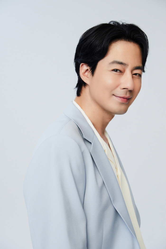 After 13 years with Cho In Seong and Ko Hyun Jung, I left the breakup agency. I was very reassured and thankful