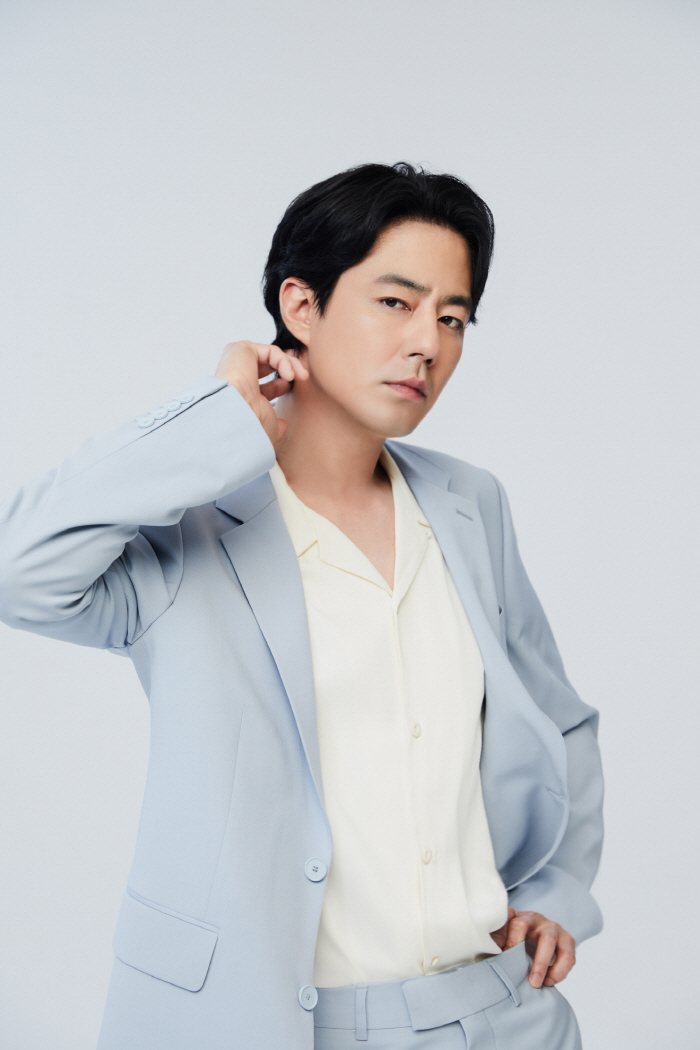 After 13 years with Cho In Seong and Ko Hyun Jung, I left the breakup agency. I was very reassured and thankful