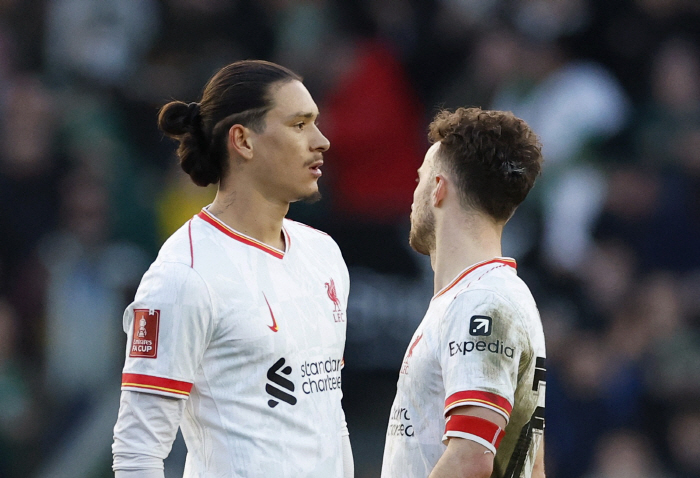 Big Chance OUT → Slot's open shooting shocked Liverpool to become a £85 million striker swap deal card