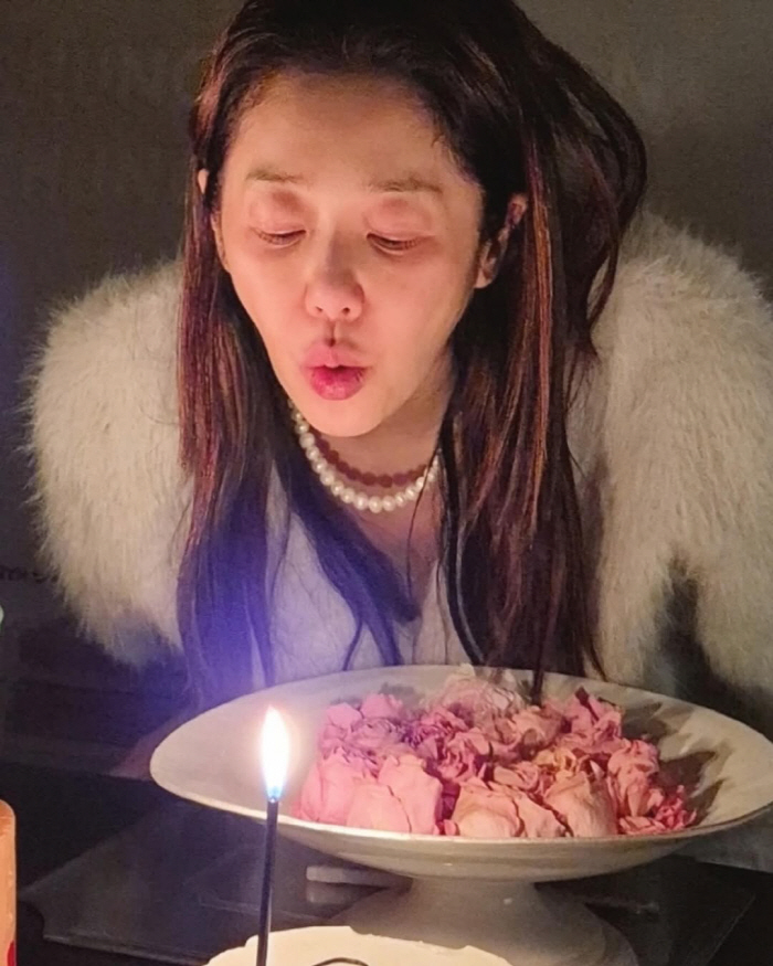 Ko Hyun-jung, thank you for a fancy birthday party gift  I've never seen you act cute before